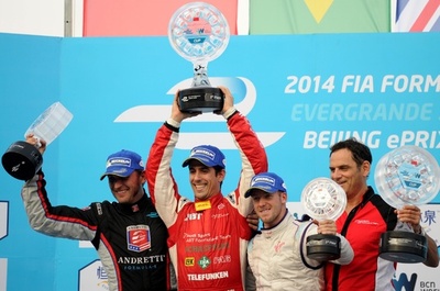 最終コーナーで波乱、フォーミュラE開幕戦の軍配はディ・グラッシに