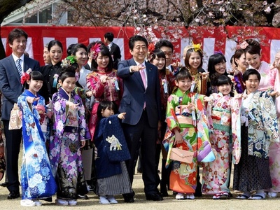 安倍首相主催の「桜を見る会」1万6000人招待