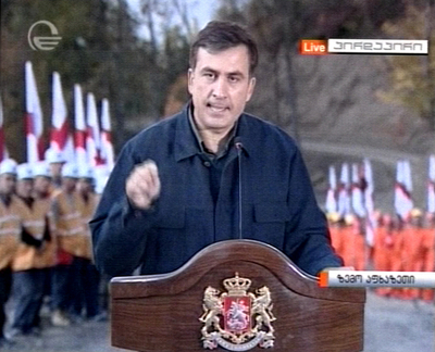 元国防相の身柄拘束は正当、グルジア大統領