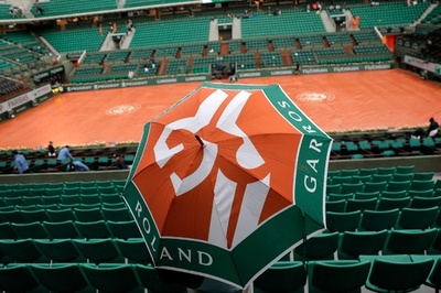 ローラン・ギャロスに雨 ナダル、シャラポワの試合は翌日に順延