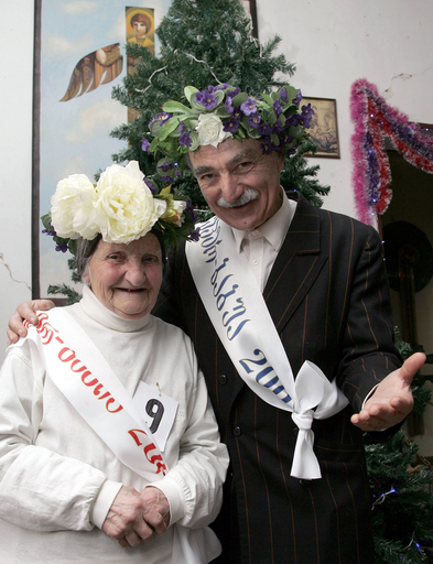 グルジアで高齢者の美男・美女コンテスト