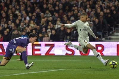 PSGが敵地でトゥールーズ下す、絶好調のエムバペが決勝点