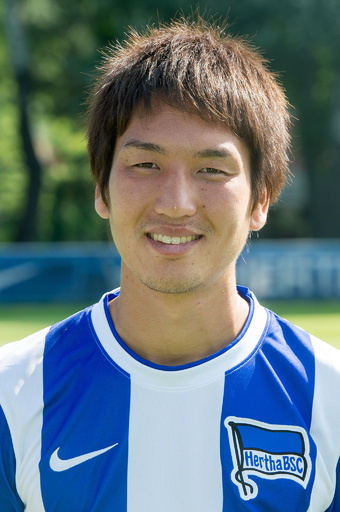 ヘルタがポートレート撮影、原口と細貝が参加