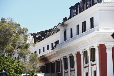 南ア議事堂の火災鎮圧、放火容疑者が出廷