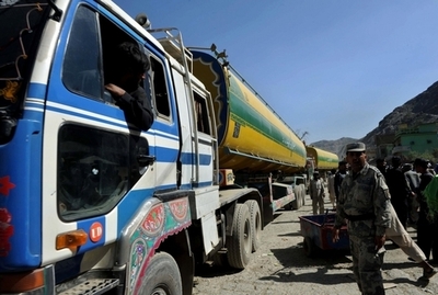 NATOの空爆でパキスタン軍の26人が死亡、アフガンへの主要物資輸送ルートを閉じる