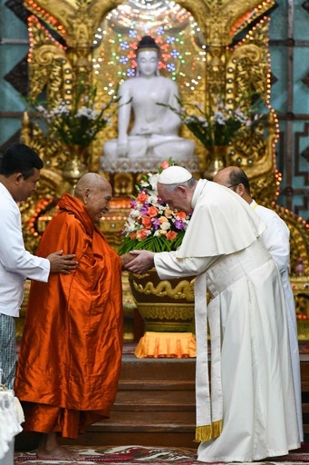 ローマ法王、ミャンマーの高僧らと会談 「偏見と憎悪」打破訴える
