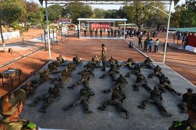 インド軍の新兵訓練 南部テランガナ州