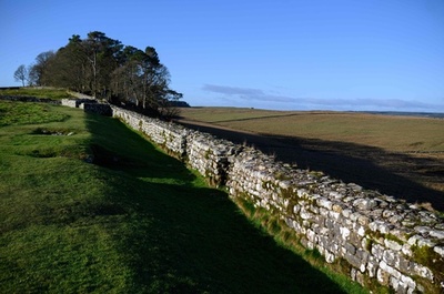 着工から1900年 ローマ皇帝の城壁 英イングランド