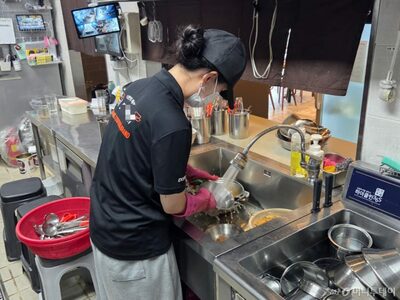 韓国の若者に広がる「Nジョブ」…早朝はダイソー、昼は飲食店、夜はデザイン