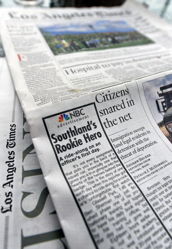 米LAタイムズが一面に「ニュース記事風」広告を掲載、同紙記者らが大ブーイング