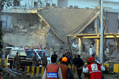 パキスタン情報機関ビルなどに自爆攻撃