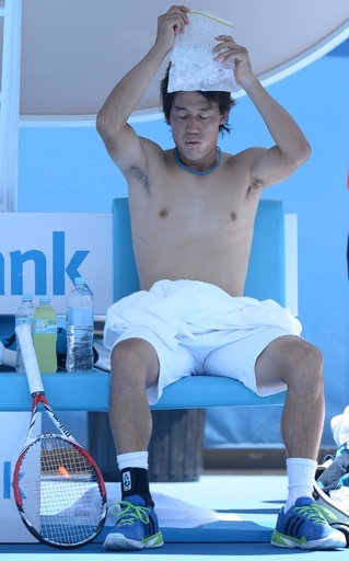 酷暑の全豪オープン、失神や嘔吐する選手も