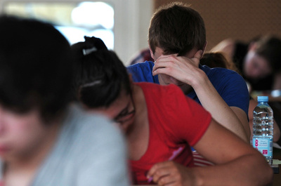 睡眠や運動、子どもの学習への影響を調査へ 英