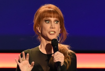 米コメディアン、トランプ氏の生首写真で非難殺到 CNNが契約解除