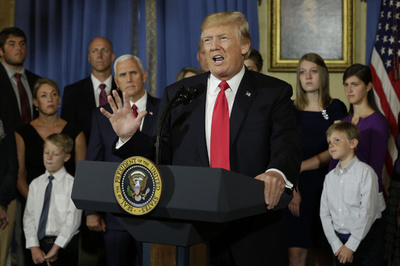 米上院、オバマケア限定廃止案も否決 トランプ氏「内部崩壊待つ」