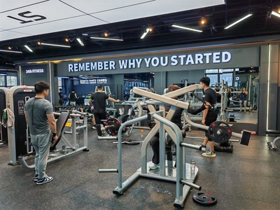 中国で高まる健康意識、ジムでは人気マシンに行列も