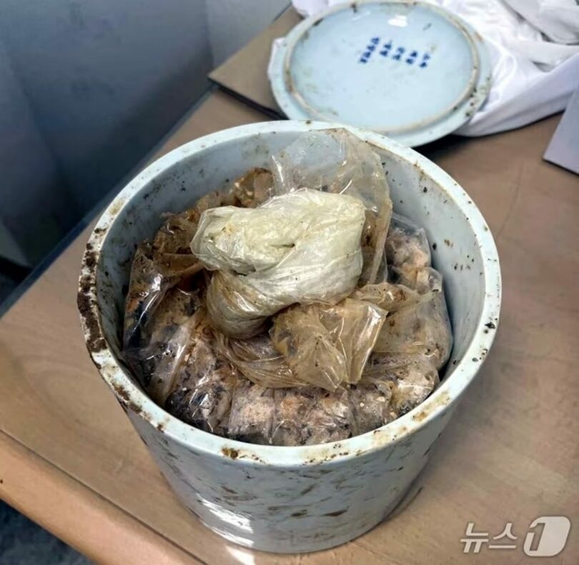 2024年末、国立永川護国院で再埋葬のため収拾された国家有功者の遺骨箱＝国家報勲省労組提供(c)news1