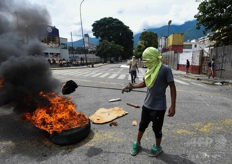 ベネズエラ野党、全国で抗議行動呼びかけ さらなる衝突不可避か