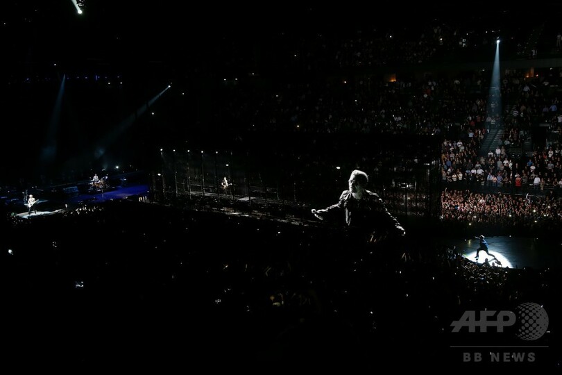 U2、テロ発生のパリでやり直し公演 事件の歌も作曲