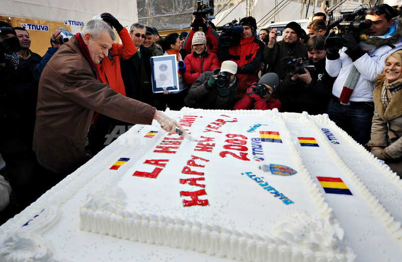 今度は世界一重いケーキ ルーマニア首都で今月3つ目のギネス記録 写真1枚 国際ニュース Afpbb News