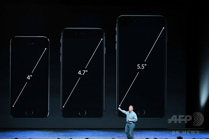 アップル、スマートウオッチと大画面iPhoneを発表