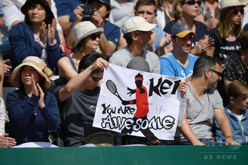 「雨に助けられた」錦織圭、2日がかりの激戦制し16強 全仏OP