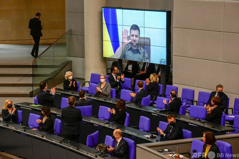 自由と束縛分ける壁を壊して ウクライナ大統領、独議会で演説