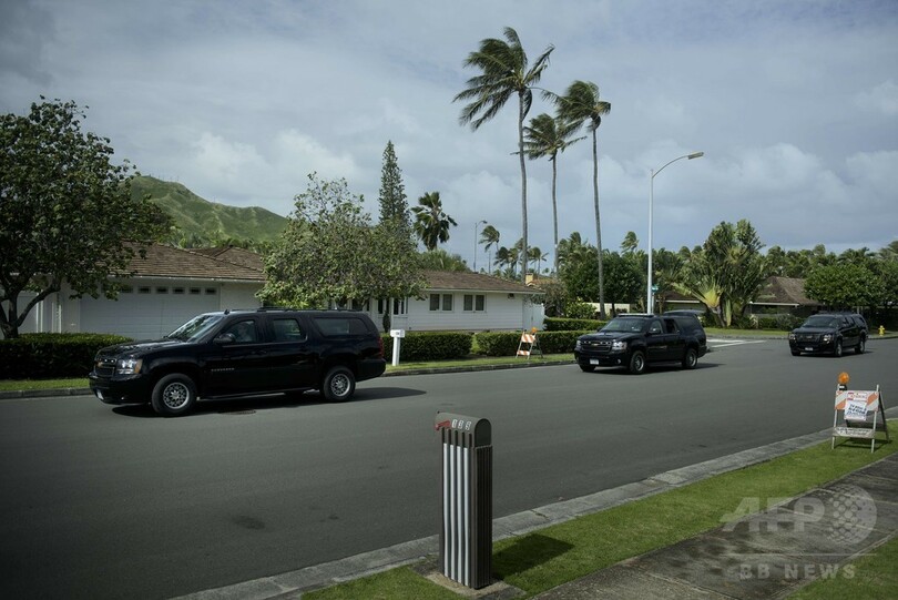オバマ大統領一家、年末年始休暇でハワイに到着