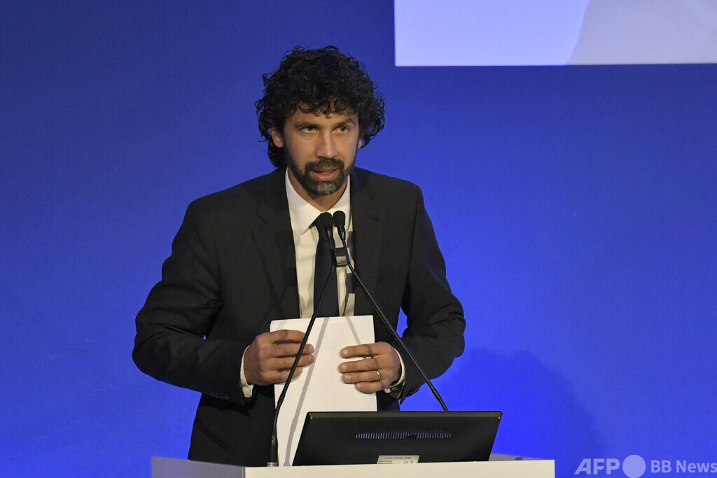 元イタリア代表MFトンマージ氏がベローナ市長に当選 写真1枚 国際ニュース:AFPBB News