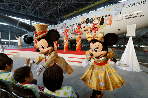 ミッキー＆ミニーも笑顔、ディズニーリゾート30周年でJAL特別機 写真7