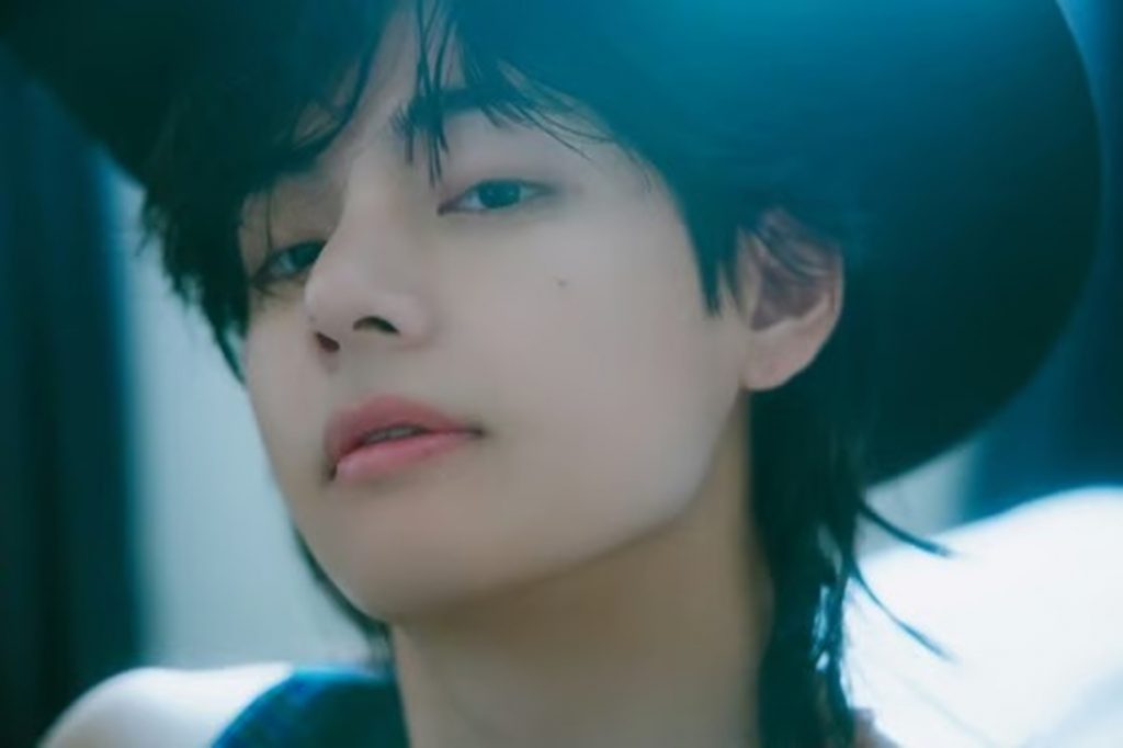 【2025A/W新作★送料無料】 BTSのV、「花のように華やかな男アイドル」1位に選出 写真枚 アイドル
