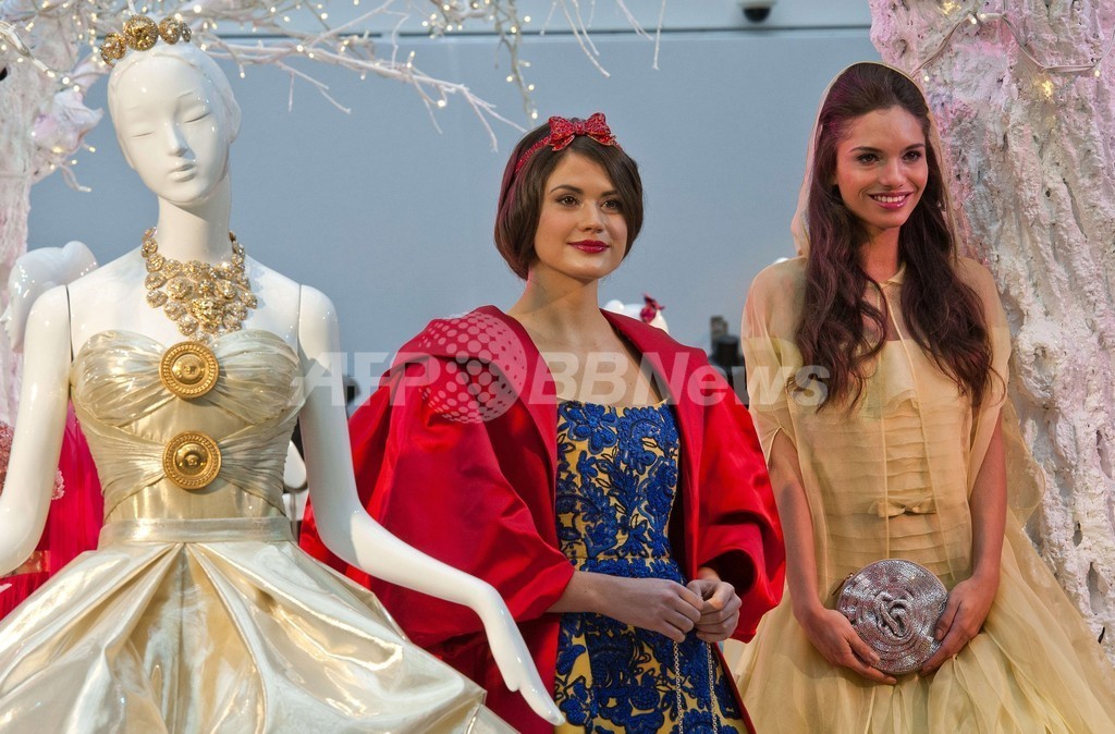 「オスカー・デ・ラ・レンタ」らが制作したディズニー・プリンセスのドレス、13日に競売へ