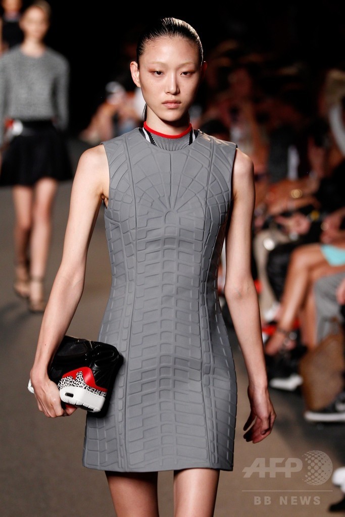 スニーカースタイルがさらに進化！？「アレキサンダー ワン」15年春夏