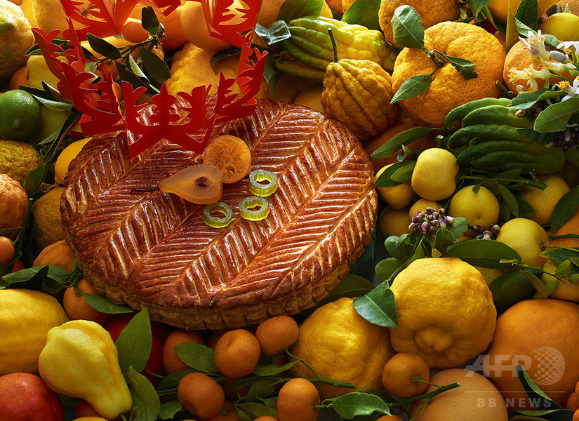 「ピエール・エルメ・パリ」新年を祝す伝統菓子ガレット・デ・ロワ