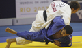 試合に臨むTsirekidze（奥）とIladis。(c)AFP/VANDERLEI ALMEIDA