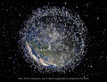実際のデータを基に作成した地球低軌道を周回する宇宙ごみの画像。物体の大きさや密集状態はこの通りではない（2011年9月1日提供、資料写真）。(c)AFP/ESA
