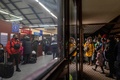 ウクライナからの難民。ポーランド東部プシェミシルの駅で（2022年2月26日撮影）。(c)Wojtek RADWANSKI / AFP