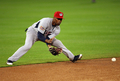 第2回ワールド・ベースボール・クラシック（%%2009 World Baseball Classic%%）2次ラウンド2組1位決定戦、ベネズエラ戦で打球を処理する米国のジミー・ロリンズ（%%Jimmy Rollins%%）。（2009年3月18日撮影）(c)AFP/Getty Images/Doug Benc