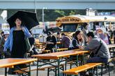 動物愛護団体、肉フェス会場前で「人肉フェス」 ヴィ―ガンでいこうと呼び掛け