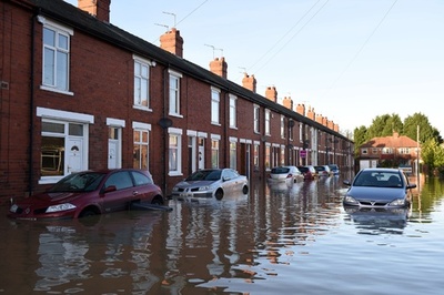 英国で「前例のない」洪水被害、軍隊増員 歴史の町ヨークも被災