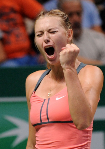 シャラポワがアザレンカ下し決勝進出、WTAツアー選手権