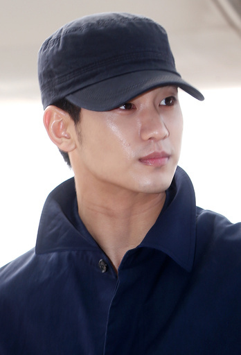 キム・スヒョン、サムスンの新スマホPRのため中国へ出発