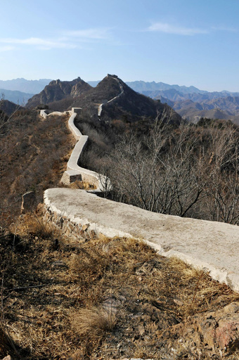 万里の長城、当局の修復で真っ平らに「爆破した方がまし」との声も