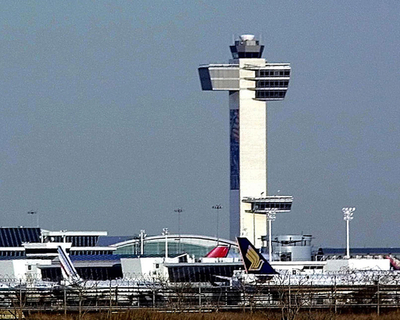 米空港へのテロ計画容疑、3人を逮捕
