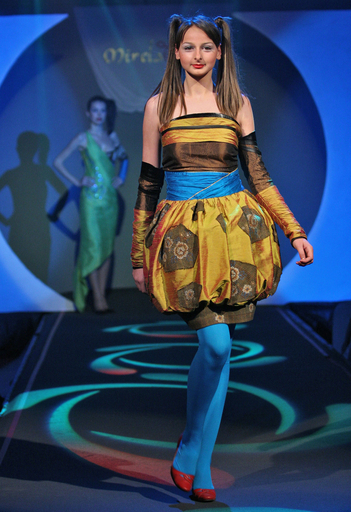 ＜08/09年秋冬ティラナ・コレクション＞Mirela Cici、新作を発表