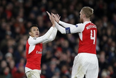 アーセナルが16強入りに望み、サンチェスが全得点に絡む活躍 欧州CL