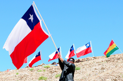 チリ鉱山事故、救出から1周年の式典 出席した元作業員は半数