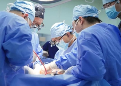 中国のハルビン医科大腫瘍病院 重さ9キロの後腹膜腫瘍摘出手術を完了