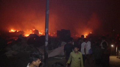 動画:ロヒンギャ難民キャンプで大火災 5人死亡か 2万人避難 バングラ
