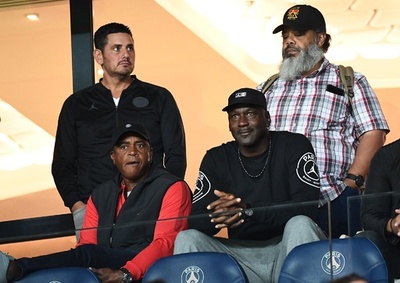 マイケル・ジョーダン氏、パリでPSGの試合を観戦
